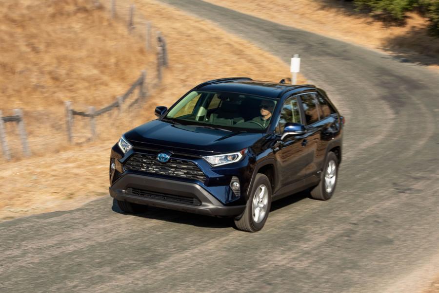  Toyota RAV4 XLE Hybrid 2018 года  (NA) (фото 16 из 26)